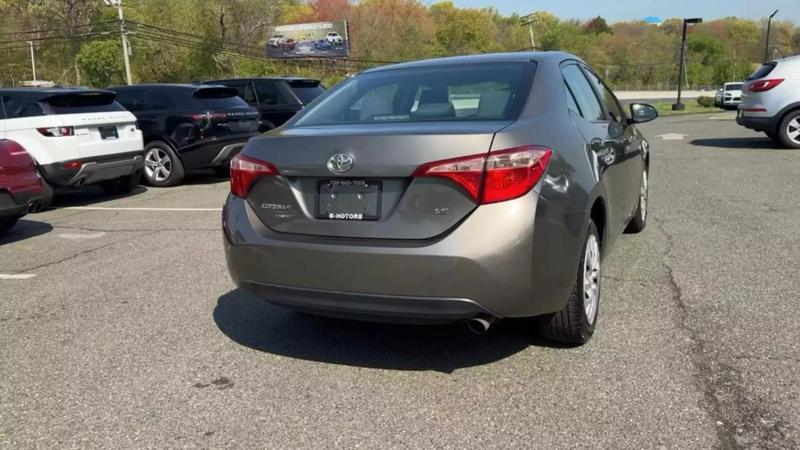 2019 Toyota Corolla LE Sedan 4D 15