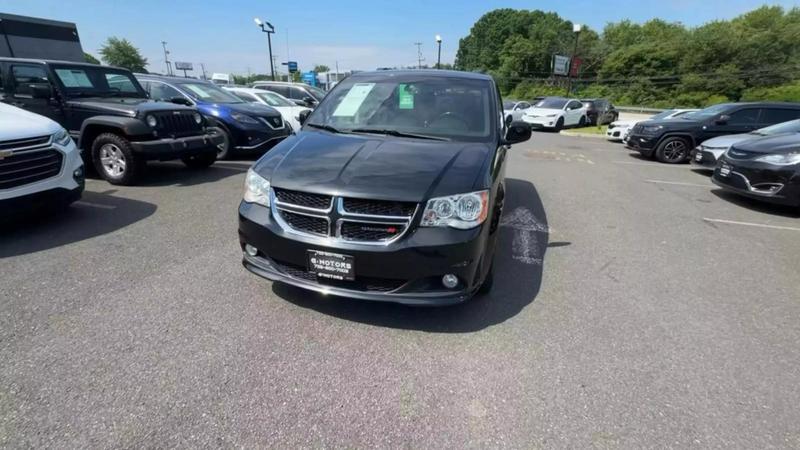 2017 Dodge Grand Caravan Passenger SXT Minivan 4D 19