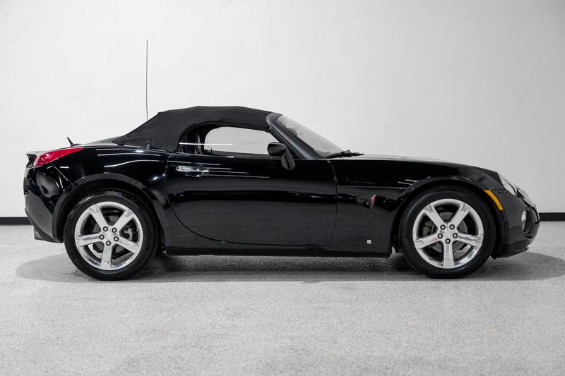 2008 Pontiac Solstice GXP Convertible 2D 6