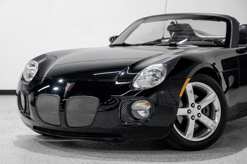 2008 Pontiac Solstice GXP Convertible 2D 11