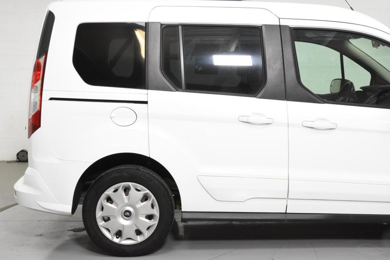 2016 Ford Transit Connect Passenger XLT Van 4D 10