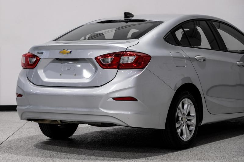 2017 Chevrolet Cruze LS Sedan 4D 12