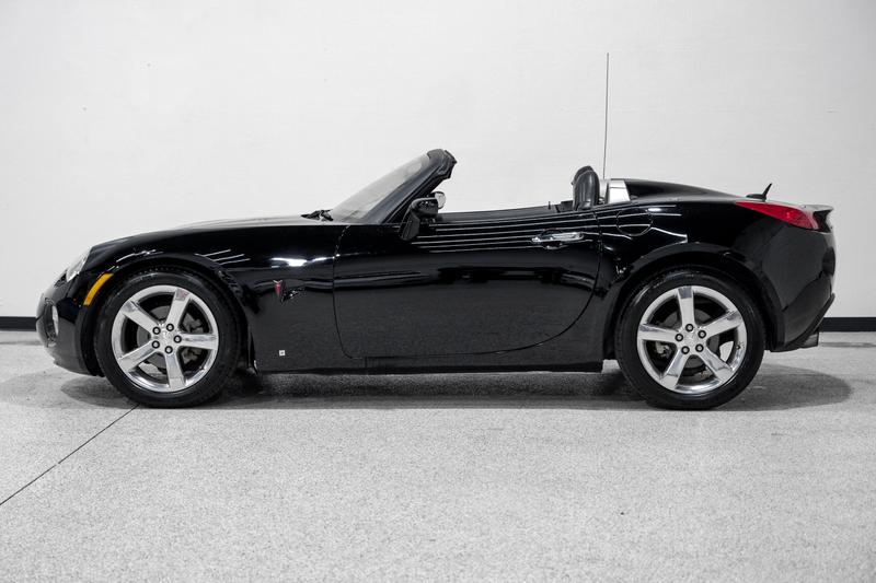 2008 Pontiac Solstice GXP Convertible 2D 10