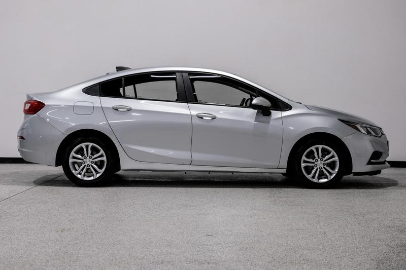 2017 Chevrolet Cruze LS Sedan 4D 5