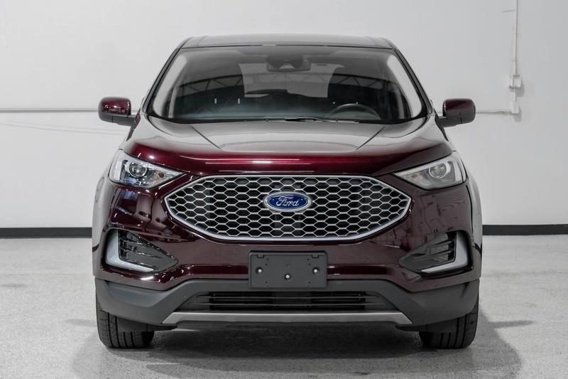 2024 Ford Edge SEL Sport Utility 4D 3