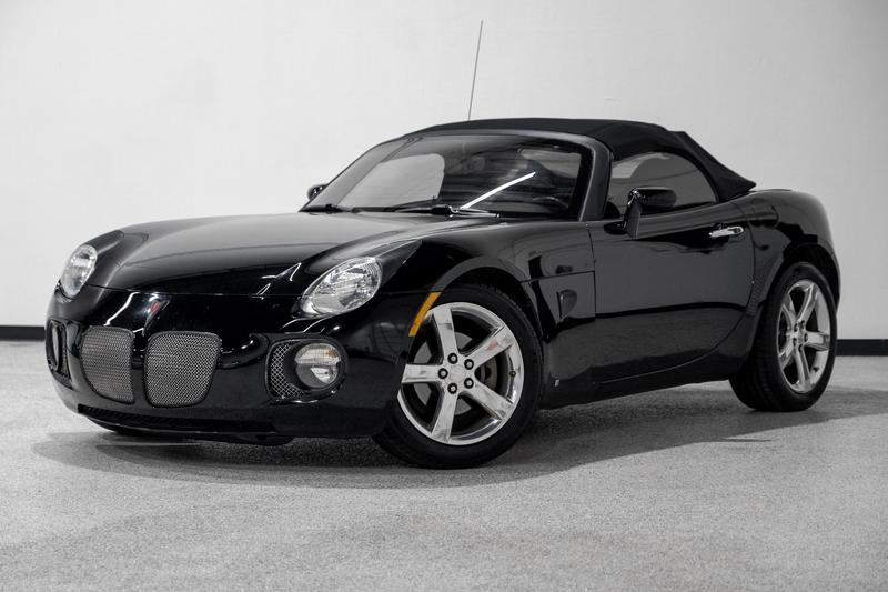 2008 Pontiac Solstice GXP Convertible 2D 3