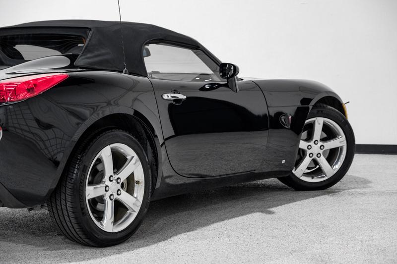 2008 Pontiac Solstice GXP Convertible 2D 14