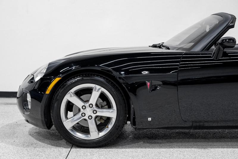 2008 Pontiac Solstice GXP Convertible 2D 15