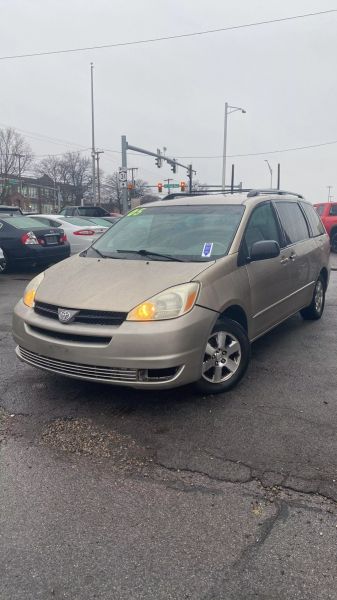 2005 Toyota Sienna LE