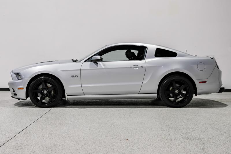 2013 Ford Mustang GT Premium Coupe 2D 9