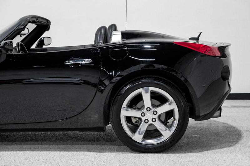 2008 Pontiac Solstice GXP Convertible 2D 16