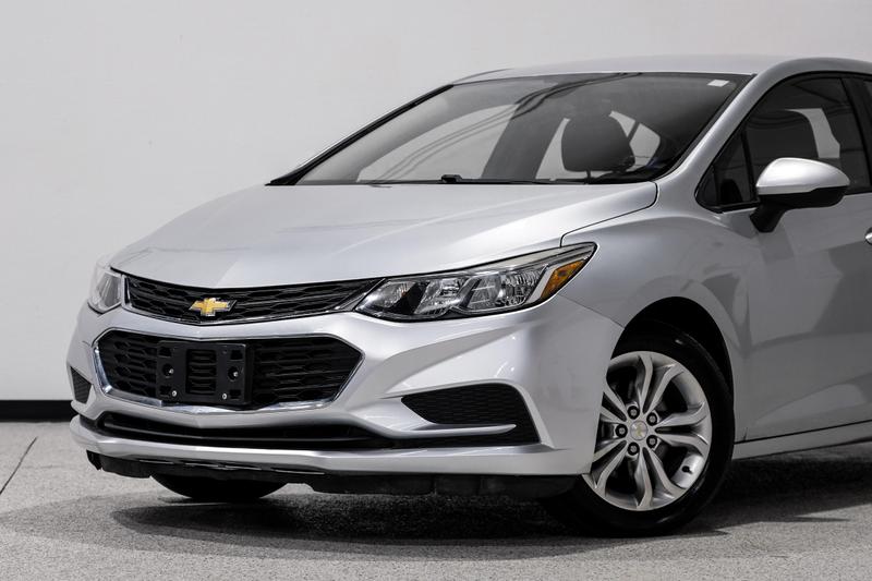 2017 Chevrolet Cruze LS Sedan 4D 10