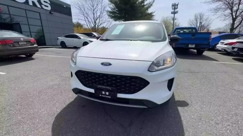 2020 Ford Escape SE Sport SUV 4D 23