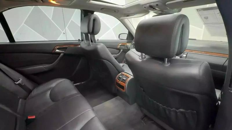 2006 Mercedes-Benz S-Class S 500 4MATIC Sedan 4D 29