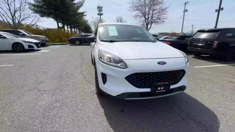 2020 Ford Escape SE Sport SUV 4D 21