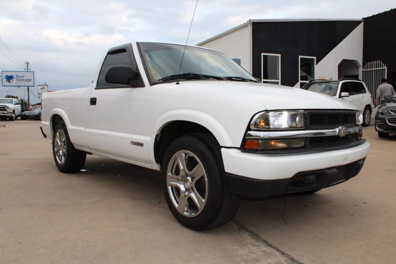 2000 Chevrolet S-10 Base