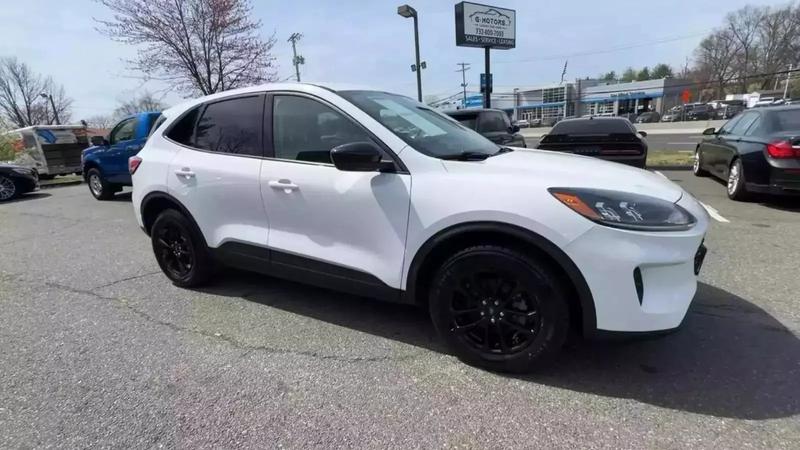 2020 Ford Escape SE Sport SUV 4D 18