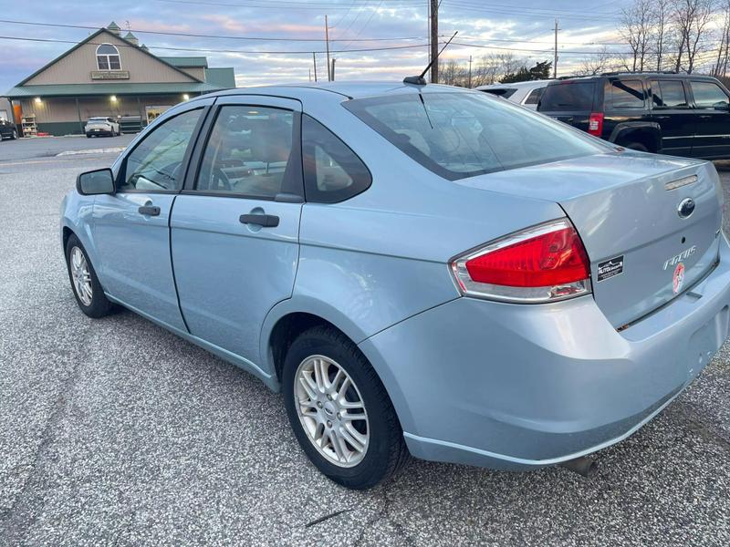 2009 Ford Focus SE Sedan 4D 7