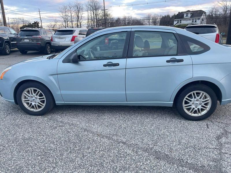 2009 Ford Focus SE Sedan 4D 8