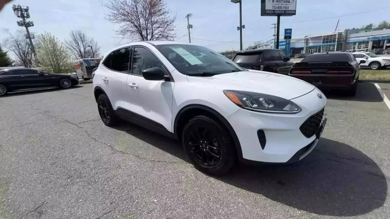 2020 Ford Escape SE Sport SUV 4D 19