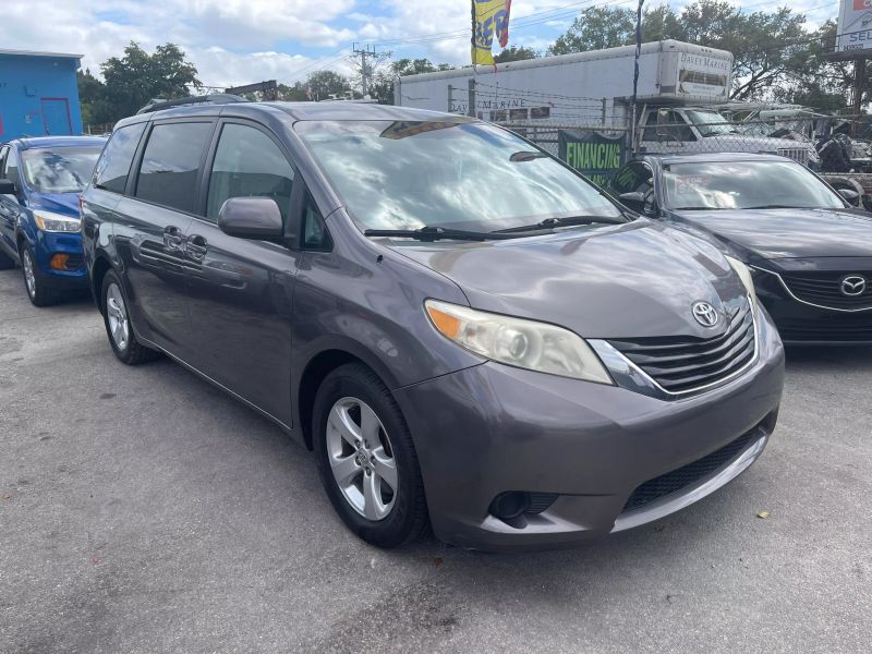 2014 Toyota Sienna LE