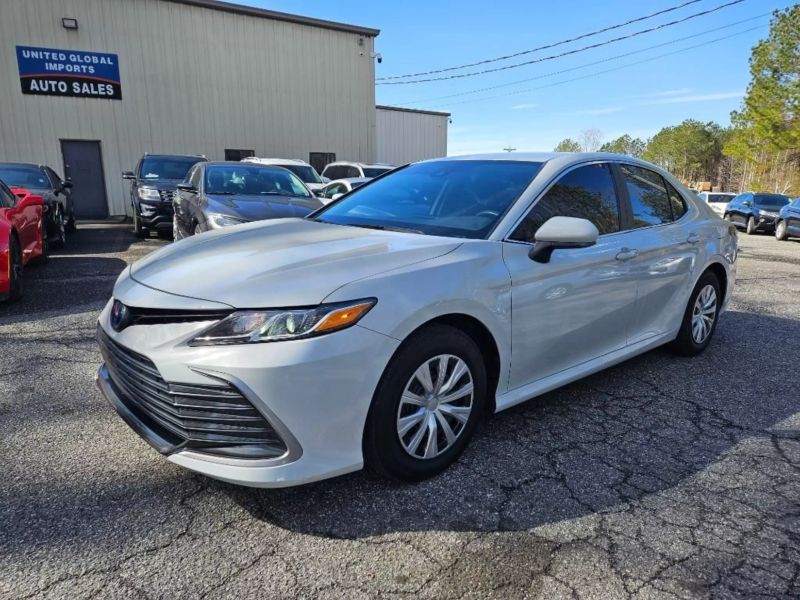 2022 Toyota Camry Hybrid LE