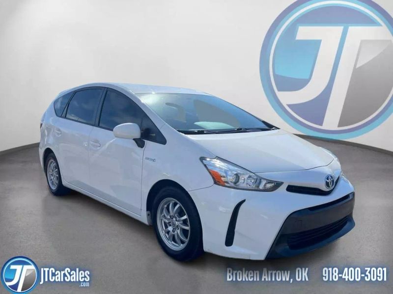 2017 Toyota Prius v Five