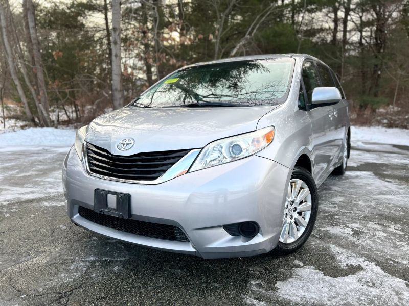2014 Toyota Sienna LE 7-Passenger