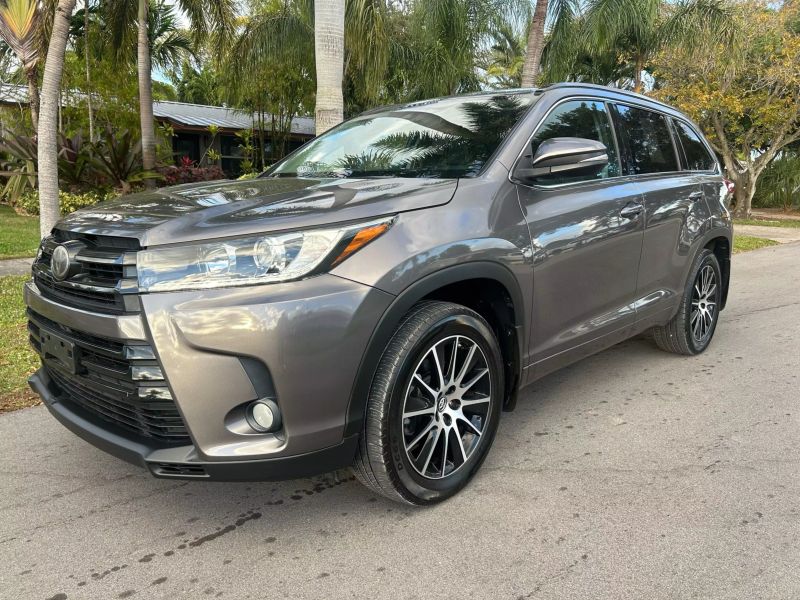 2017 Toyota Highlander SE