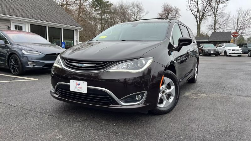 2017 Chrysler Pacifica Hybrid Premium