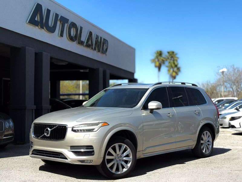 2016 Volvo XC90 T6 Momentum