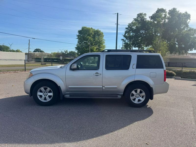 2008 Nissan Pathfinder SE