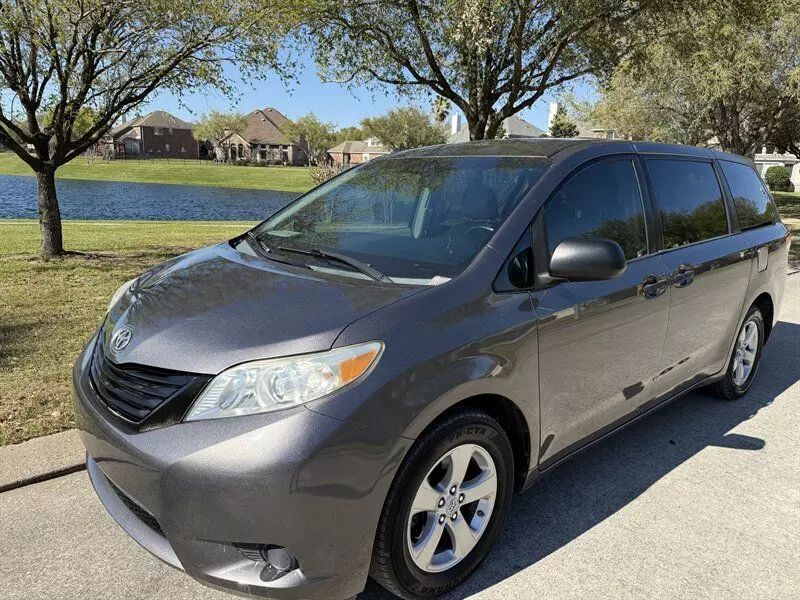 2011 Toyota Sienna LE