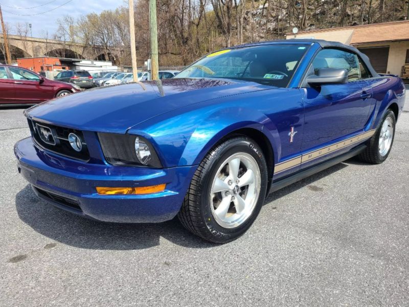 2007 Ford Mustang Deluxe