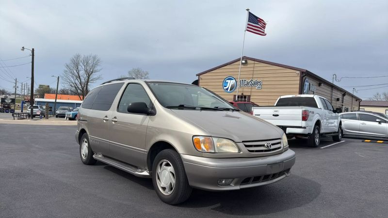 2001 Toyota Sienna LE
