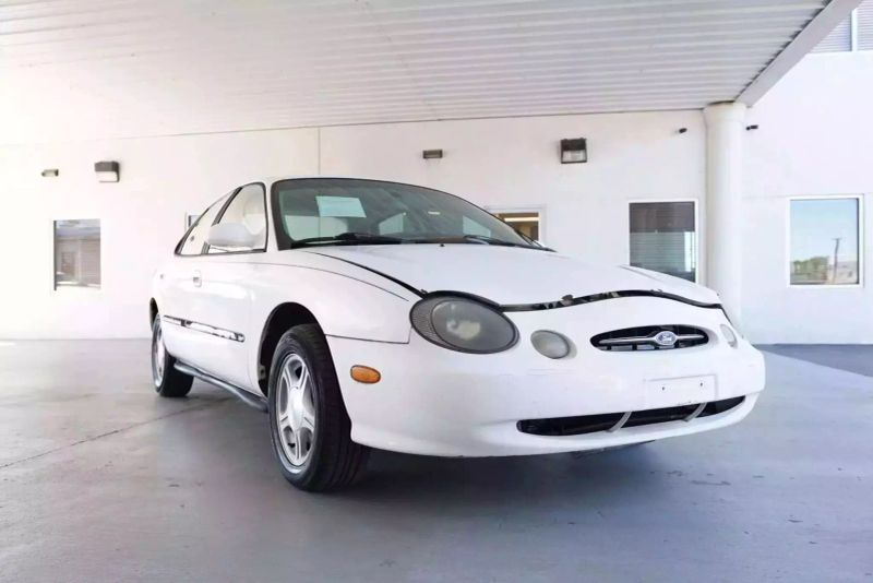 1999 Ford Taurus SE