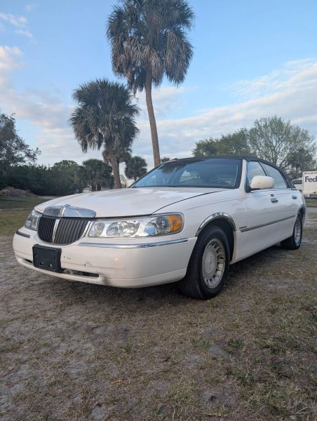 2000 Lincoln Town Car Executive