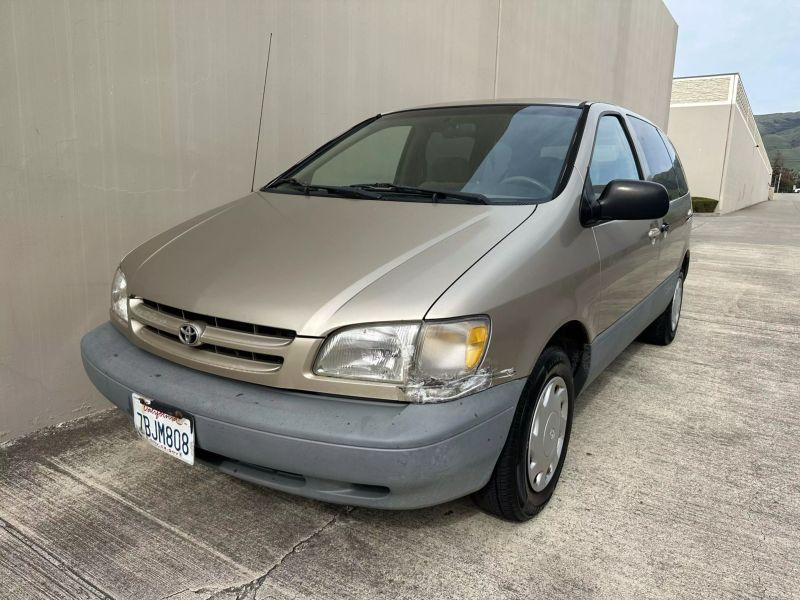 2000 Toyota Sienna CE
