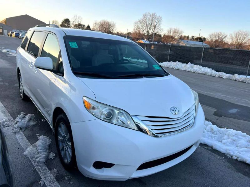 2015 Toyota Sienna LE 7-Passenger