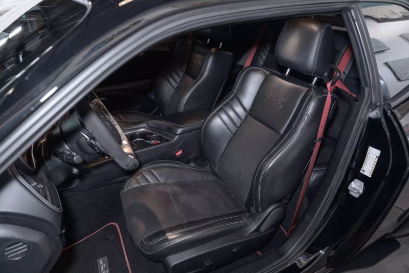 https://imagesdl.dealercenter.net/800/600/202503-f69b400f5bd249fc8e2759e7504e7400.jpg