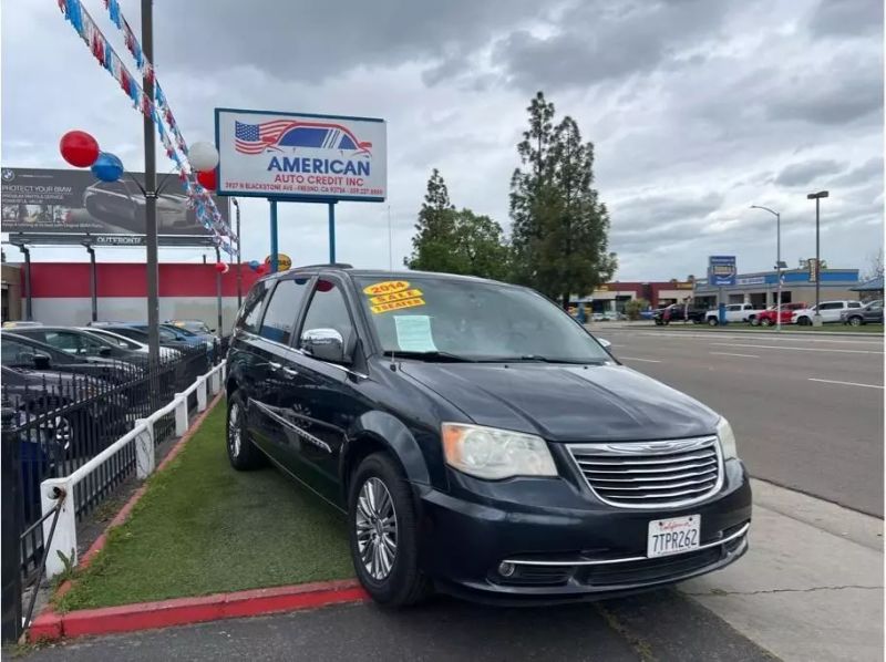 2014 Chrysler Town and Country Touring-L