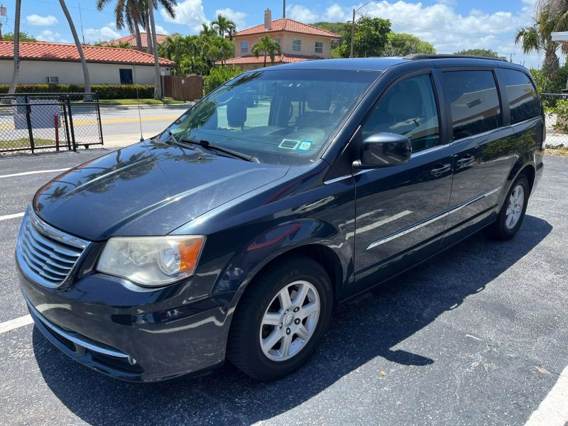 2013 Chrysler Town and Country Touring