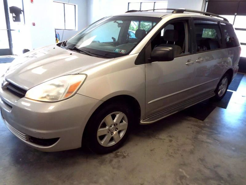 2004 Toyota Sienna LE