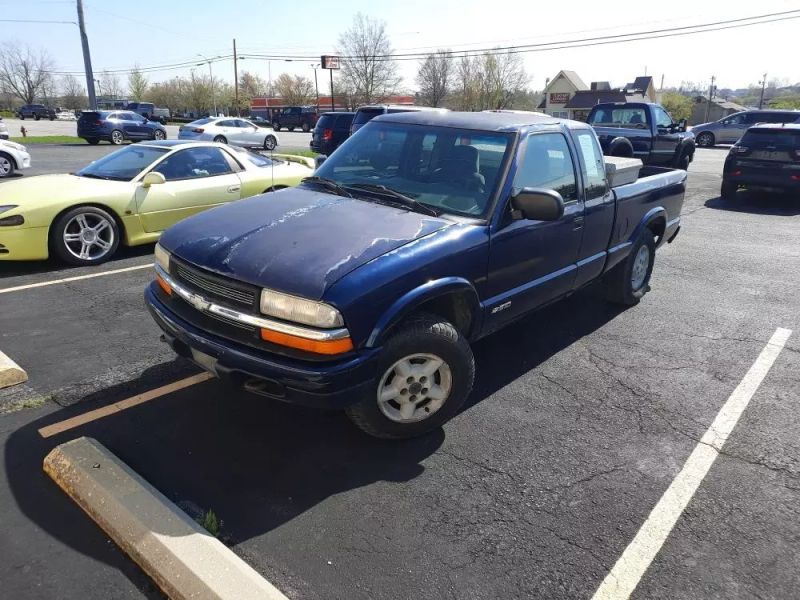 2001 Chevrolet S-10 Base