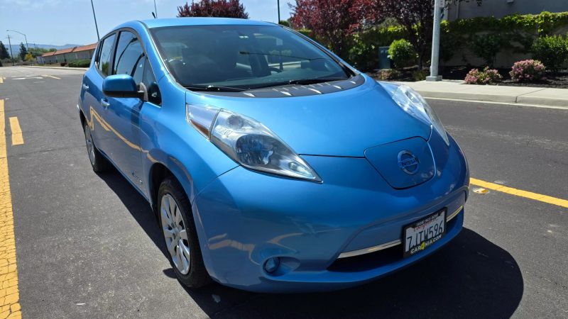 2013 Nissan LEAF S