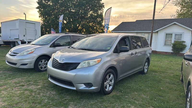 2011 Toyota Sienna LE