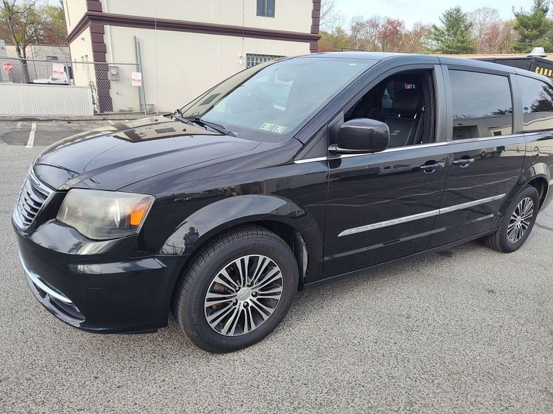 2014 Chrysler Town and Country S