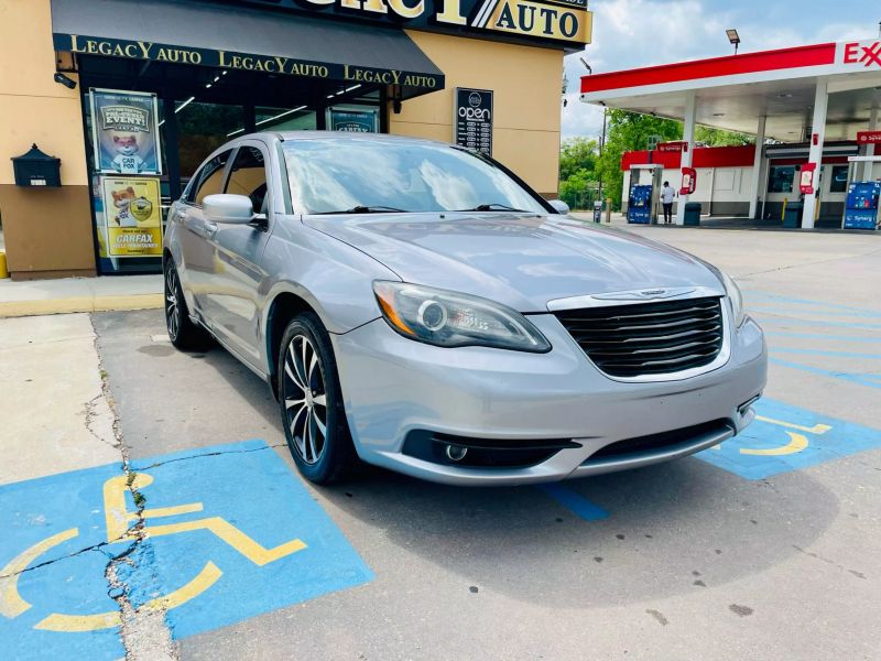 2013 Chrysler 200 Touring