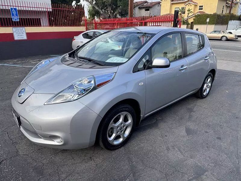2011 Nissan LEAF SV