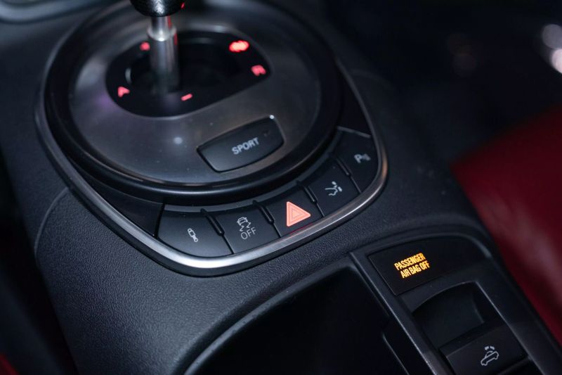 https://imagesdl.dealercenter.net/800/600/202504-d160991b493244fc82e7015ae8ad2468.jpg